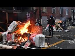 Je veux rentre hommage aux organisations syndicales pour l'organisation. Loi Securite Globale La Manifestation A Paris Marquee Par Des Heurts Youtube