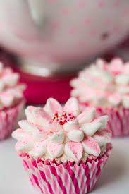 Make dazzling cupcakes with icing, fruit or buttercream frosting that will surely be a hit to kids and adults alike. The Easy Way To Decorate Beautiful Cupcakes The Cafe Sucre Farine
