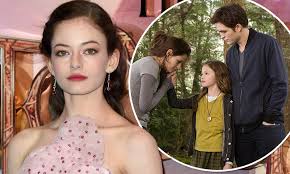 She was born on november 10, 2000, in los angeles, california. Mackenzie Foy Stays In Touch With Her Twilight Saga Parents Robert Pattinson And Kristen Stewart Daily Mail Online