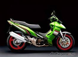 Motor ini pertama kali muncul pada 2005, dan saat itu tahan penasarannya, kita lihat dulu spesifikasi motor yang dijului si baby ninja ini. 2006 Kawasaki Zx 130 Picture 775519