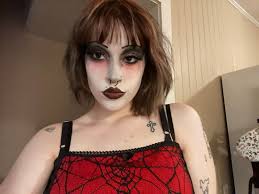 I am just now realizing how similar Claire Danes and **Clémence Poésy**  look. ## **Blonde celebrity that really look like each other:** * On the  left is American actress Claire Danes,