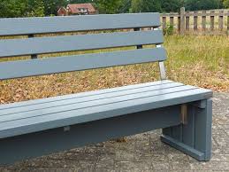 pin auf gartenbank holz