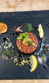 Beef Tatar Auf Meine Art Einmal So Und Dann So Chaotisch Und Mit Minze Eben Tatar Rezepte Tartar Rezept Tatar