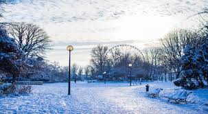 La neige était annoncée sur l'ile de france et elle est bien tombée ce samedi matin, sur quelques a paris en tout cas, on s'amuse comme on peut avec cette fine couche blanche, à l'image de ce jeune. Paris Ile De France Alerte Neige Aujourd Hui Actualites La Chaine Meteo