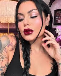 Devon Troyer's Instagram, Twitter & Facebook