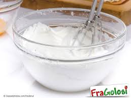 Sono numerose le ricette che prevedono di montare gli albumi a neve. Metodo Per Montare A Neve Gli Albumi Fragolosi