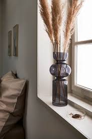 Fensterbank dekoration 57 ideen wie sie das potenzial der. Stylische Vasen Als Perfekte Fensterbankdeko Vasen Fensterbankdeko Dekoidee Deko Depot Deko Vasen Vase Fensterbank Deko