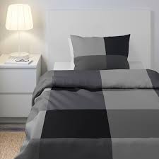 Attualmente le persone hanno la possibilità di acquistare parure copripiumino diversi prodotti su internet e in ikea. Brunkrissla Copripiumino E Federa Nero 150x200 50x80 Cm Ikea It