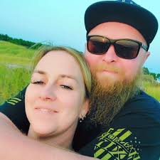 Our surf+turf wings offer the best of both worlds: a chicken wing crisped  to perfection topped with lump crab meat, tomato and old bay butter.  🦀🍗🙌🏻