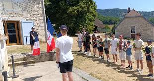 Photo Cinquante roses en mémoire des enfants martyrs d'Ysieu