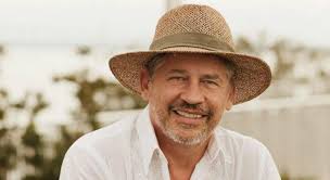 Livro reúne os feitos e as lembranças de Paulo Braz em 30 anos de noite  recifense