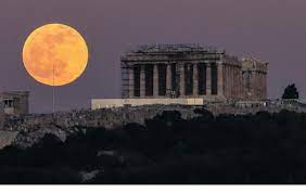 Κάποιοι θεωρούν ότι αυτήν η ονομασία έχει αγγλοσαξονική προέλευση. Panselhnos Toy Lykoy To Fainomeno Poy Xarise Ena Fantasmagoriko 8eama Fwto Difernews