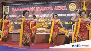 Setiap daerah di indonesia memiliki tari tradisional, baik yang dilakukan perseorangan, berpasangan, dan secara kelompok. Tari Gambyong Sejarah Fungsi Gerakan Hingga Properti Yang Digunakan