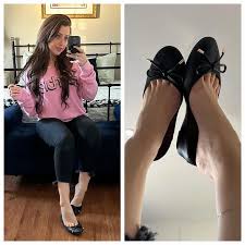 Diet_marshmellow heelpopping and dangling flats follow her