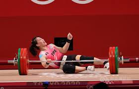 中華隊／陳玟卉扮黑馬 東京奧運女子舉重64公斤級摘銅 —— 台灣好手陳玟卉27日晚間在東京奧運女子舉重64公斤級a組賽事登場，把握住3次抓舉機會，挑戰重量遞增，最後在抓舉項目繳出103公斤成績。 中央社記者吳家昇攝 110年7月27日 52ccdtyse5fdvm