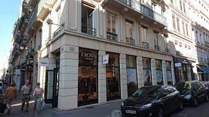 The 2nd arrondissement is the most commercial and most lively ones of lyon. Lyon 2 Rue De Brest Murs Commerciaux Loues Thomas Broquet
