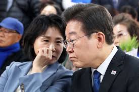 Yüzük yerine bu mu?" Lee Jae-myung'un Kim Hye-kyung'a 'Teklif Hediyesi'