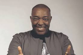 Uma área que eu domino”: Daniel Nascimento integra painel de comentadores  do 'Noite das Estrelas'