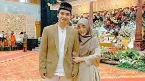Alvin lantas menghadiri premiere film garapan sutradara farid ongky itu bersama sang istri tercinta. Larissa Chou Genap Berusia 24 Tahun Alvin Faiz Tulis Pesan Manis Untuk Sang Istri Herstory