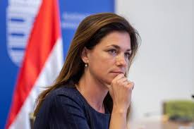 Deine schönheit ist nichts wert. Varga Judit A Maganeletunket Erinto Kerdesekre Nem Reagalunk Demokrata