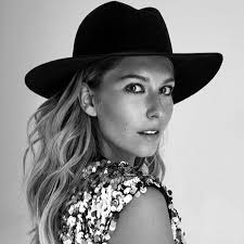 Dallos bogi néven (szerzőként) készítette első lemezét, amely 2017 tavaszán jelent meg, épp most címmel. Dallos Bogi Facebook