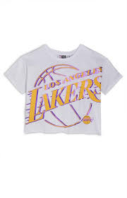 Jan 20, 2020 · anthony davis arrived for the lakers vs pelicans game wearing a cactus plant flea market x nike sweatshirt, amiri jeans, and uninterrupted x nike air force 1 sneakers. Weisses Nba La Lakers T Shirt Teeny Girls Oberteile Und Kapuzenpullover Fur Altere Madchen Bekleidung Fur Grossere Madchen Madchenkleidung Kinderbekleidung Alle Primark Produkte Primark Deutschland