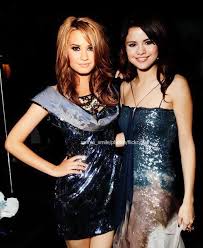 Demi Lovato And Selena Gomez Semi Delena Demi Lovato Fotos Selena Gomez Victoria Justice