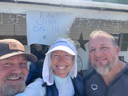 Vol State Road Race runners thank Aj's Allstar Cafe staff