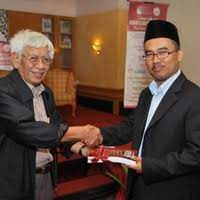 It is also worth mentioning that the award would make dr noor hisham's wife, nik suwaida haji nik mohammad mohyideen, a 'puan sri' as well. Doc Haji Nik Mohd Mohyideen Bin Wan Musa Pencetus Transformasi Pendidikan Islam Kebangsaan Amran Mat Arriffen Academia Edu