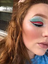 Christmas makeup. This is so cute! ♥️