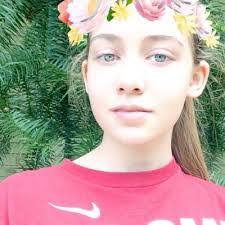 Alexis Murrell's Instagram, Twitter & Facebook