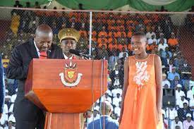 The president of burundi has awarded his daughter a national award which included a white envelope with an undisclosed amount of money for good behaviour. Burundi President Publicly Rewards Daughter For Being Well Behaved 93 3 Kfm