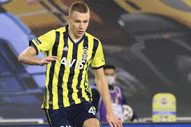 Édesapja, idősebb szalai attila szintén válogatott labdarúgó volt, jelenleg utánpótlásedzőként dolgozik. Szalai Attila Szemelyeben Kincset Talalt A Fenerbahce
