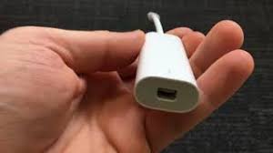 Prior to thunderbolt 3, thunderbolt 2 and the original thunderbolt shared the same cable type and port (which is the same port type as apple's mini displayport) and had this is the first time adapters are required with usb connections, and likely the only time, at least for the the foreseeable future. Apple Thunderbolt 3 Auf Tb2 Adapter Thomann Uk