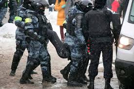 Туда привезли сотни задержанных участников протестных акций. Specpriemnik V Saharovo Skoro Osvobodyat Pod Novyh Arestantov