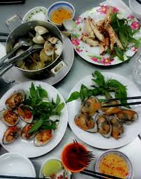 Un Petit Repas Special Fruits De Mer Du Vietnam Food Chicken Meat