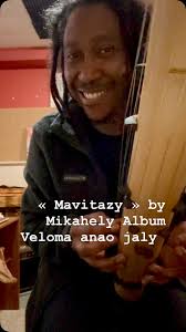 Mikahely \mee ka helee\