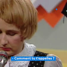 Les tirs de gaz lacrymogène s'enchaînent en réponse aux jets de. Coherence On Twitter Quand Valerie Lemercier Et Alain Chabat Parodient L Ecole Des Fans Un Duo De Choc Pour Un Sketch Culte Avec Bien Sur La Complicite De Farrugiadom Https T Co Fvtp3hskgv