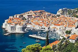 Dubrovnik, tujuan wisata paling glamor di kroasia dan situs warisan dunia unesco, berpusat di kawasan kota tua yang megah, yang terdapat di dalam tembok pertahanan abad pertengahan yang kokoh. 12 Tempat Wisata Berperingkat Teratas Di Kroasia 2021