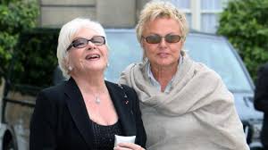 19 mars 2021 muriel robin convaincue de se marier par line renaud : Muriel Robin Trouve Une Bonne Raison De Venir Tous Les Jours Chez Line Renaud