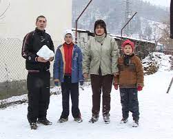 Jamie oliver a declarat ca ii vine greu sa vorbeasca despre saracia actuala, cand multe familii sarace din marea britanie nu stiu sa se hraneasca si aleg cele mai scumpe variante de mancare. IngÄƒduinÅ£a Secretul Unui Schimb De Mame Reusit Libertatea