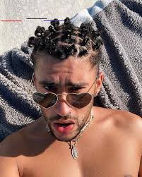 Yhlqmdlg] lanzado el 29 de febrero de 2020, yhlqmdlg es el segundo álbum de estudio de bad bunny. Bad Bunny On Instagram La Locura Tocando Mi Puerta Badbunny In 2020 Bunny Wallpaper Bunny Celebrities