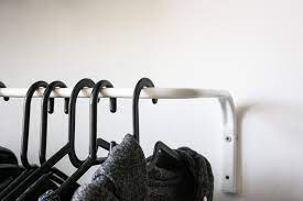 ikea mulig wandhaken walk in closet inloopkast inloopkast make up tafel lederen stoelen