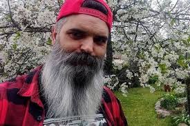 Zakochani nad zalewem w Brodach. Wyjątkowe zdjęcia na miłosnej ławeczce.  Mali, duzi i... pupile [ZDJĘCIA]