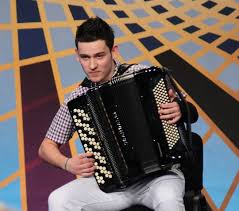 Dzsudzsáknak is van mit a tejbe aprítani fotó: Zene Hu Mazeszak Szabo Adam Adatlap