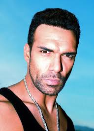 Darren Shahlavi 42 14 01 2015 Acteur Darren Shahlavi Is Op 42 Jarige Leeftijd Overleden Acteur Actrice Mensen