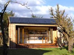 Warum gibt es immer mehr solaranlagen auf wohnmobilen beim camping und solarmodule im garten zu beobachten? Fotovoltaikanlagen Fur Gartenhauser
