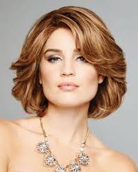 Всё та же любовь к чёрному, каре с чёлкой, минимум косметики и широкая улыбка. Idei Na Temu Strizhki 400 Strizhka Pricheski Korotkie Strizhki