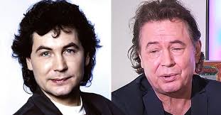 Bernard Minet.....celui qui a chanté la plupart de nos dessins animés  d'enfance.....