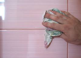 как избавиться от плесени и грязных швов между плиткой Kak Izbavitsya Ot Pleseni I Gryaznyh Shvov Mezhdu Plitkoj S Izobrazheniyami Poleznye Sovety Plesen V Vannoj Sovety